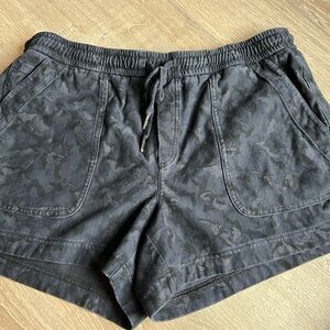 Athleta Camo Farallon Short-‎ 16